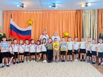 Общее фото участников мероприятия. Группы "Веснушка" и "Солнышко"