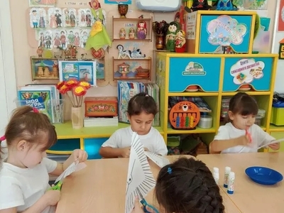 Процесс изготовления белых журавлей